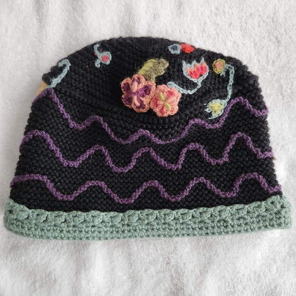 Handmade Accessories - Little Journeys Chicago 100% Alpaca Wool Hand Made Knit Floral Beanie Peru